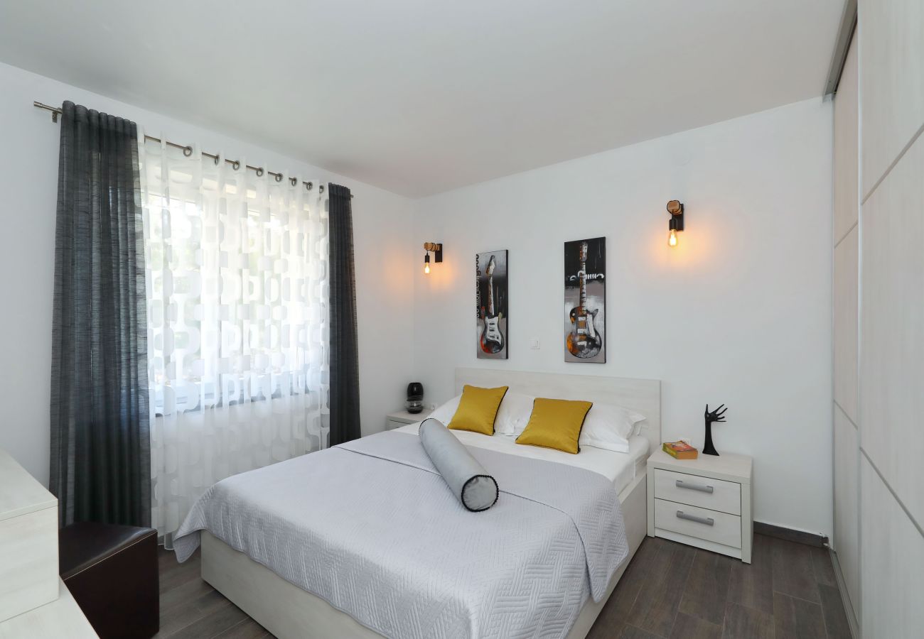 Ferienwohnung in Vir - Ferienwohnung Suva Punta 1 direkt am Meer