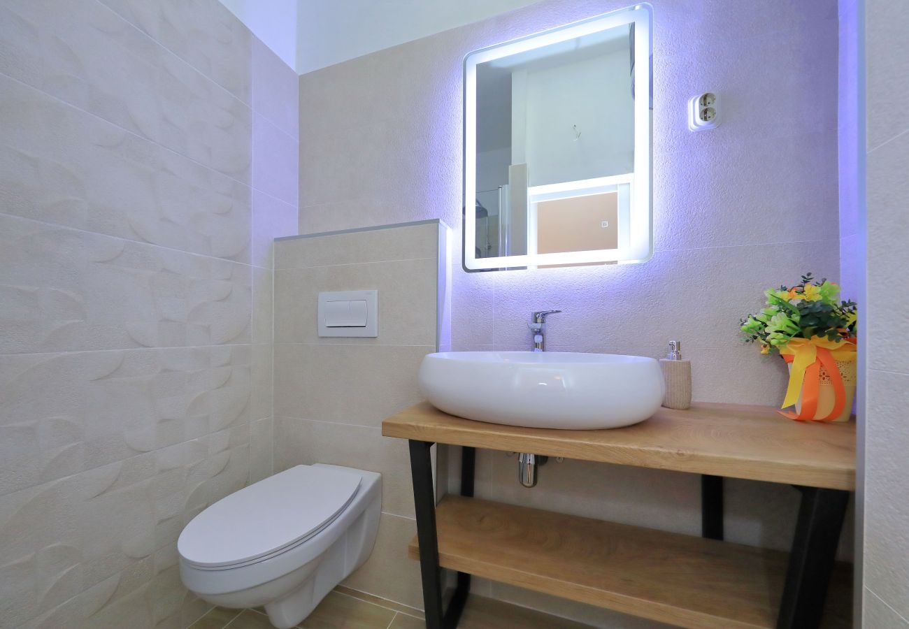 Ferienhaus in Puljane - Antona