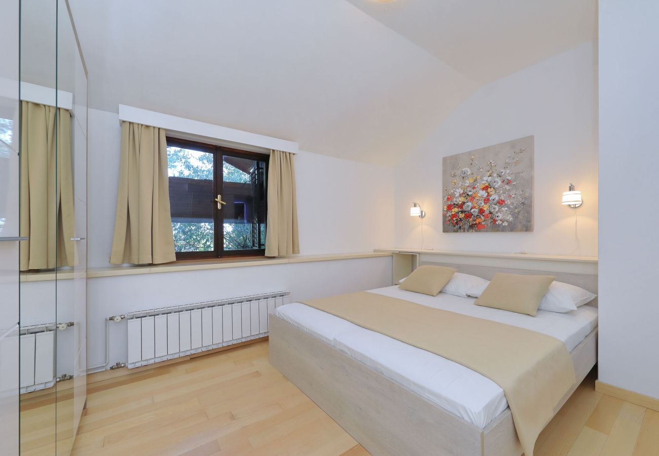 Ferienhaus in Puljane - Antona