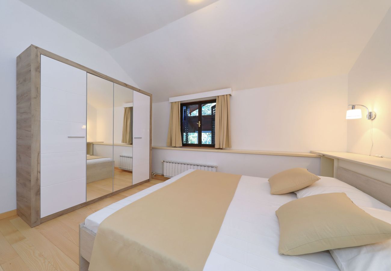 Ferienhaus in Puljane - Antona