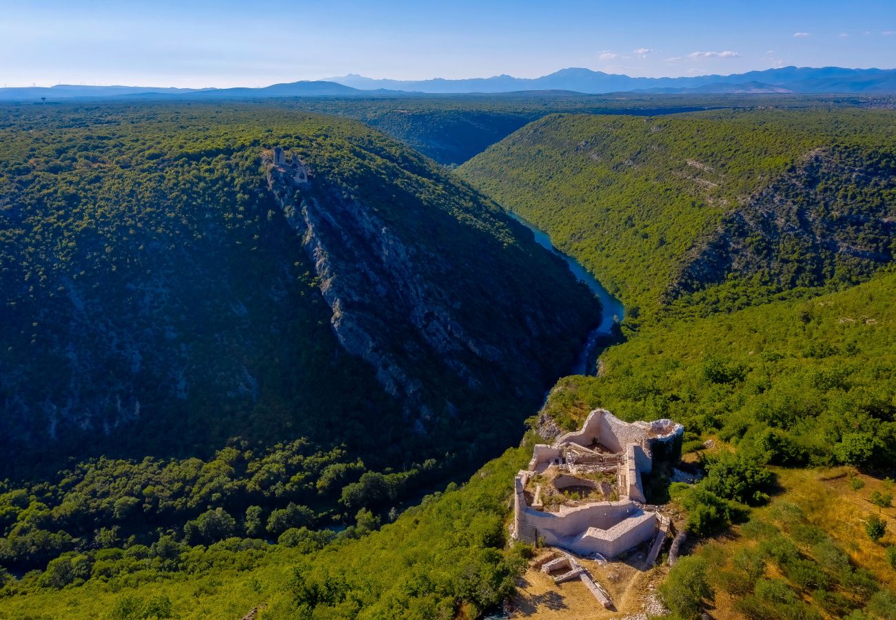 Ferienhaus in Puljane - Antona