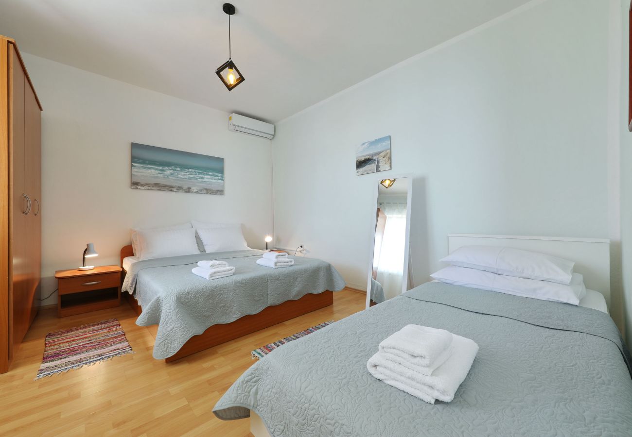 Ferienwohnung in Maslenica - Laura, No.3