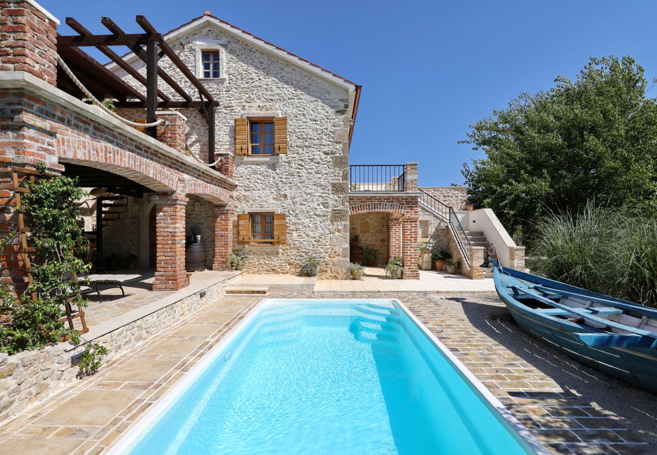 Villa in Nin - Villa Gland – Stilvolles Steinhaus mit Pool, Whirl