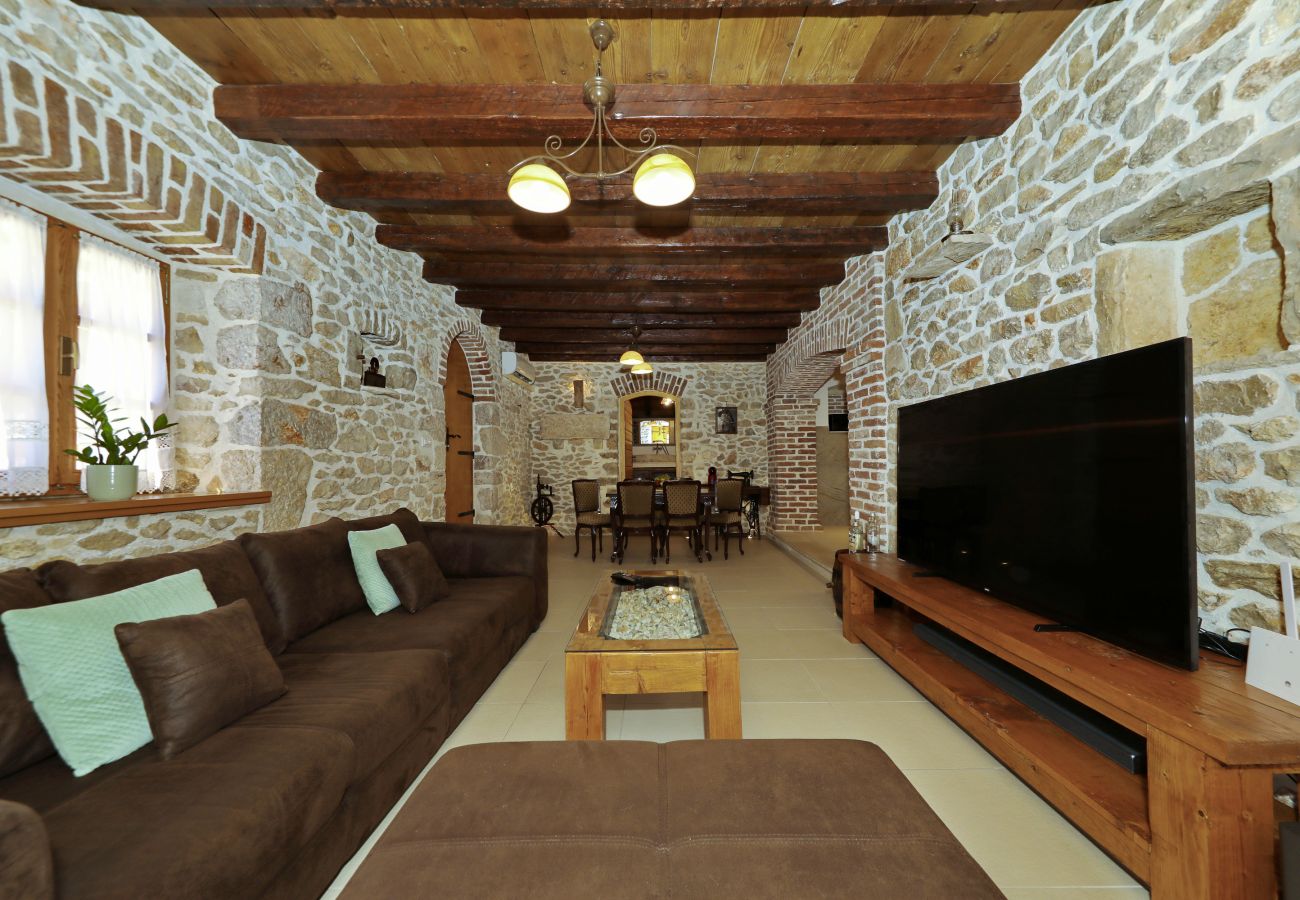 Villa in Nin - Villa Gland – Stilvolles Steinhaus mit Pool, Whirl