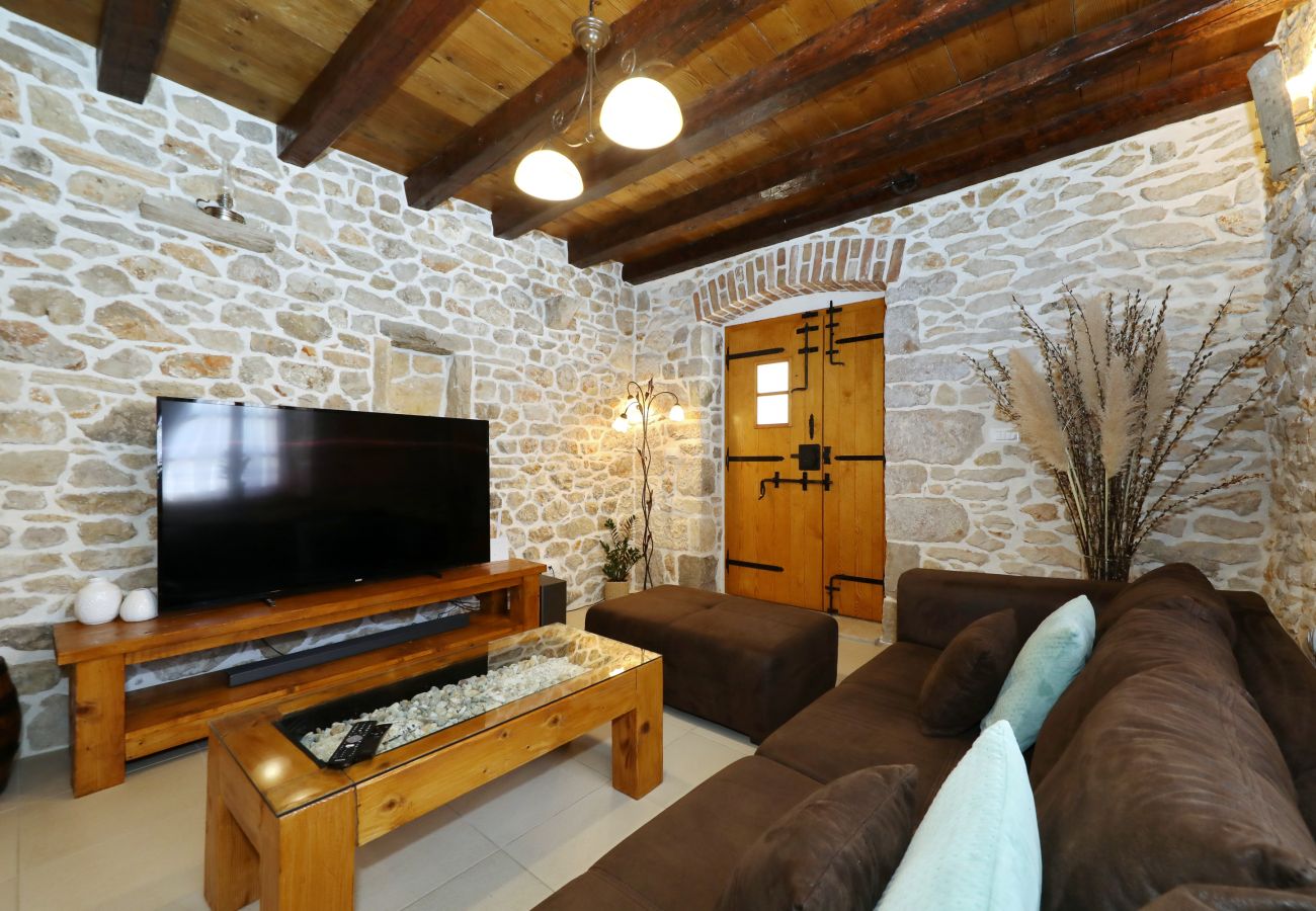 Villa in Nin - Villa Gland – Stilvolles Steinhaus mit Pool, Whirl