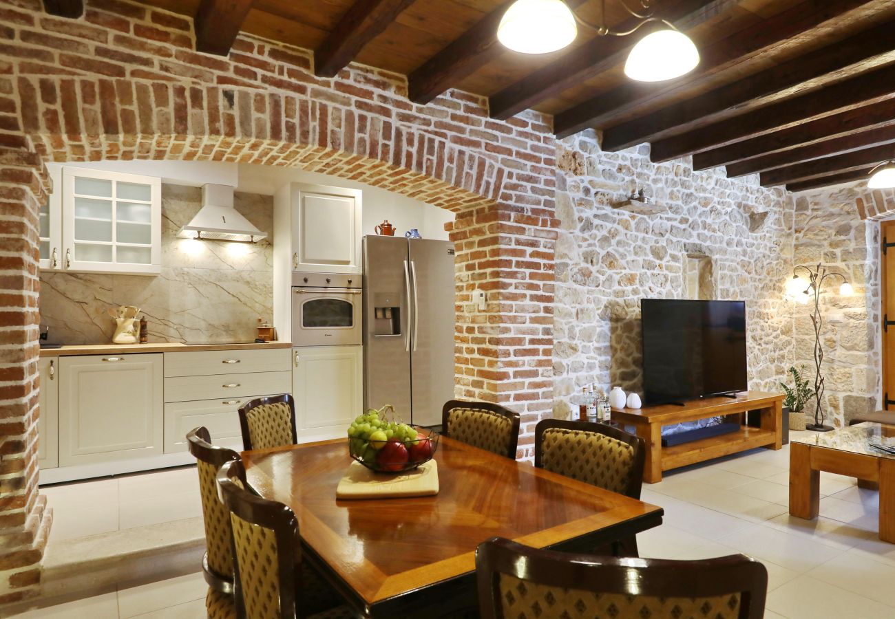 Villa in Nin - Villa Gland – Stilvolles Steinhaus mit Pool, Whirl