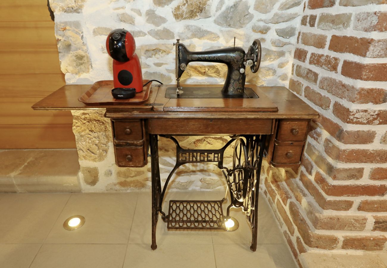 Villa in Nin - Villa Gland – Stilvolles Steinhaus mit Pool, Whirl