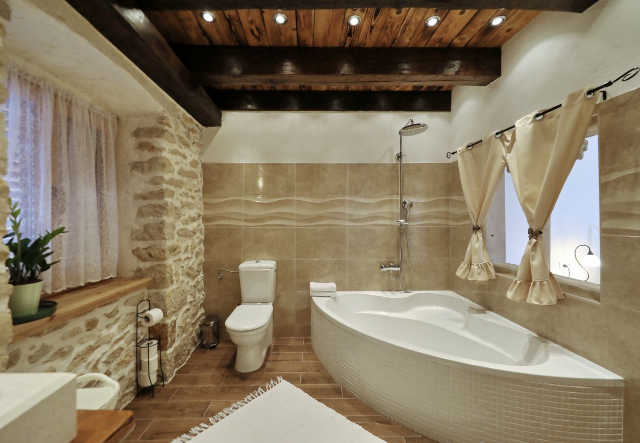 Villa in Nin - Villa Gland – Stilvolles Steinhaus mit Pool, Whirl