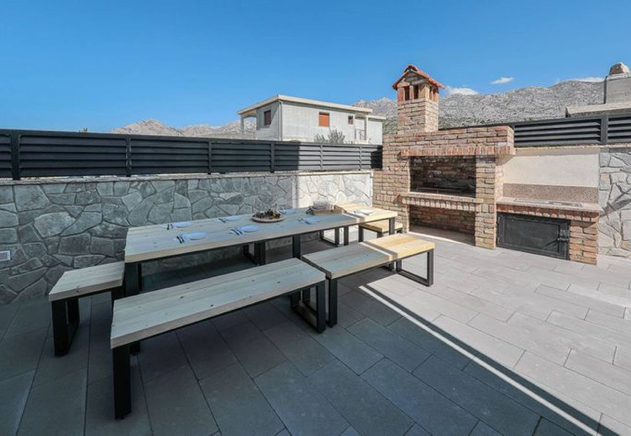 Villa in Starigrad - Villa Jimmy mit beheiztem Pool