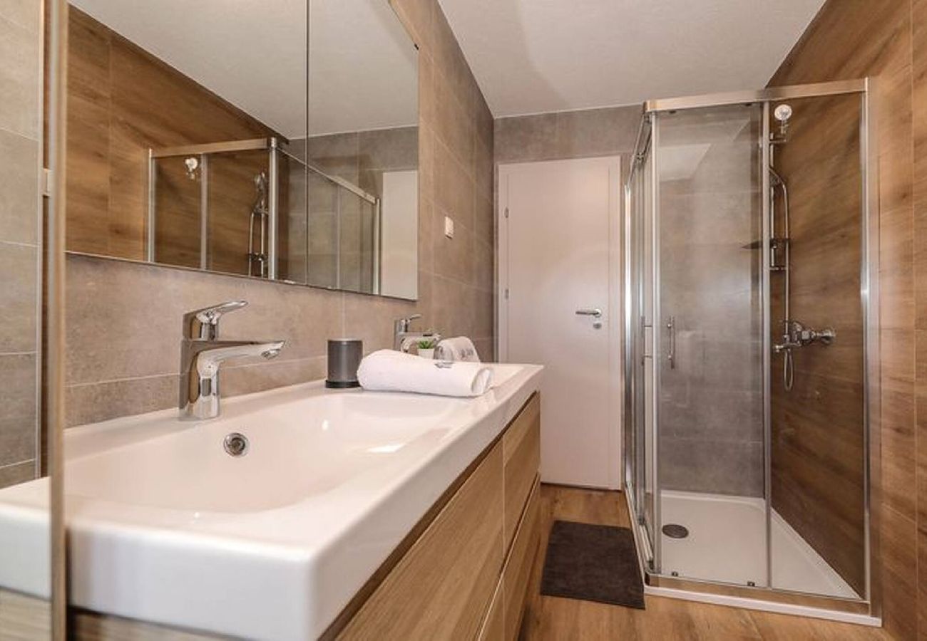 Villa in Starigrad - Villa Jimmy mit beheiztem Pool