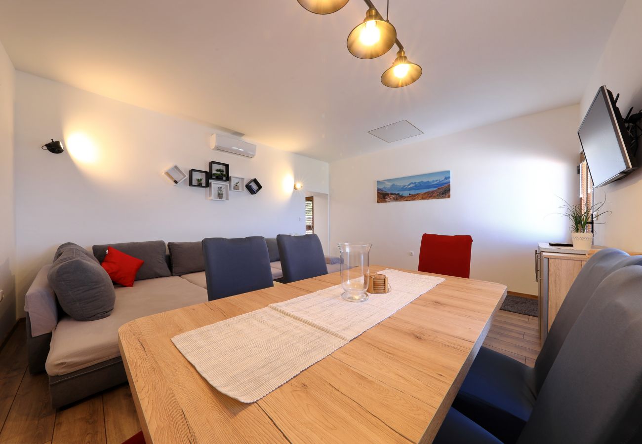 Ferienhaus in Starigrad - Ferienhaus Milovac nahe Paklenica