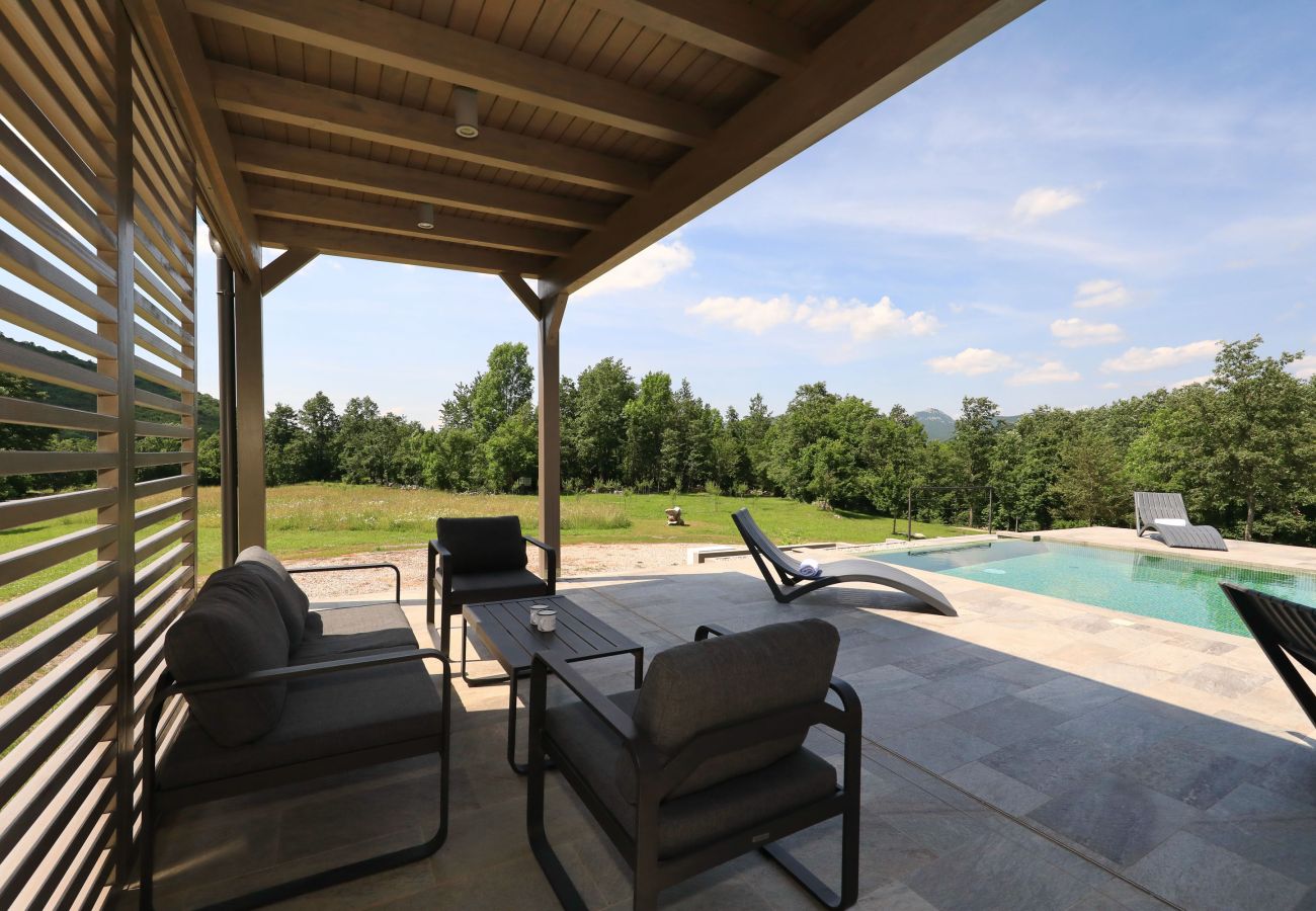 Villa in Lovinac - Villa Lovelos mit Infinity Pool in ruhiger Natur