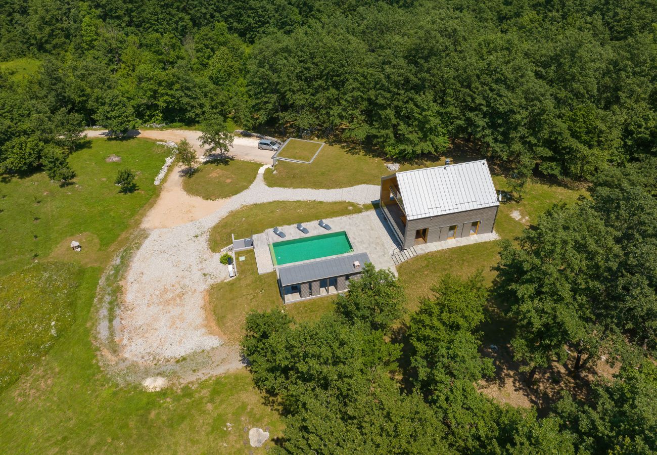 Villa in Lovinac - Villa Lovelos mit Infinity Pool in ruhiger Natur