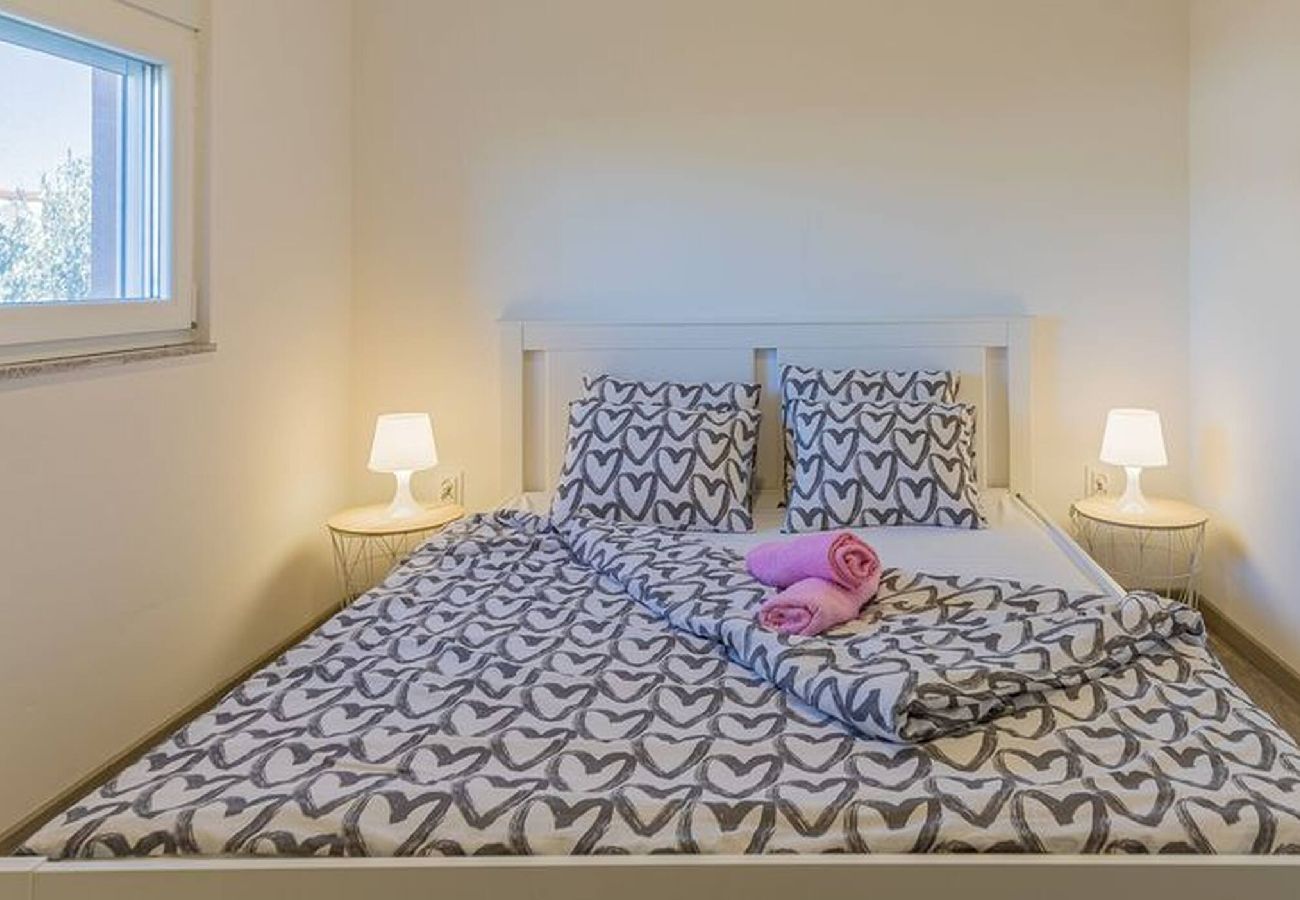 Ferienwohnung in Vrsi - Rubbi, No 2, Apartment mit Balkon, Strandnah