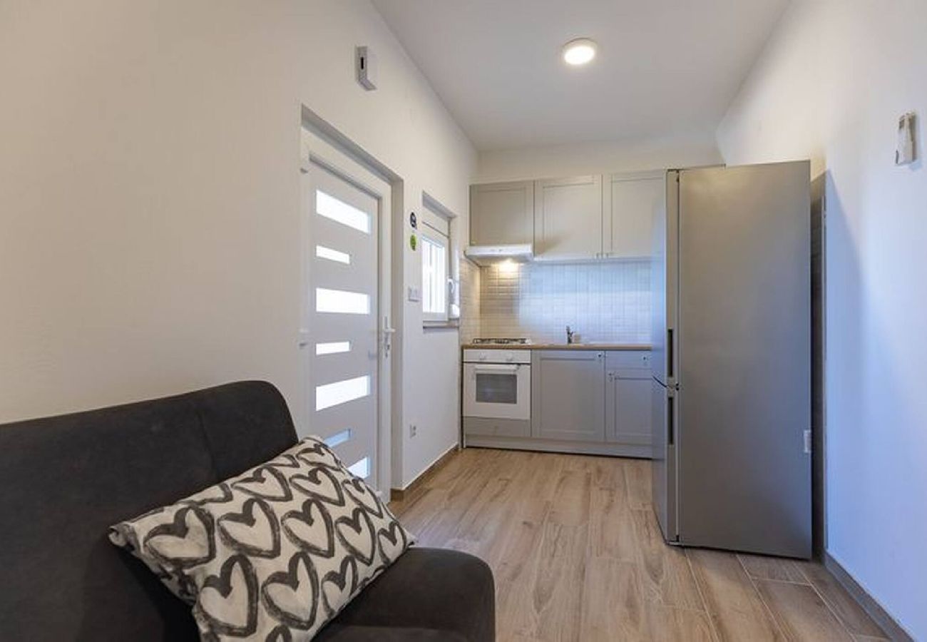 Ferienwohnung in Vrsi - Rubbi, No 2, Apartment mit Balkon, Strandnah