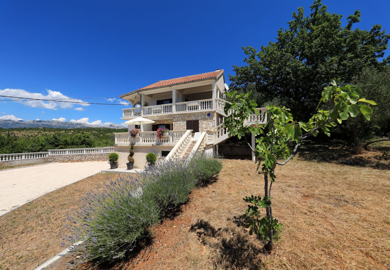 Ferienhaus in Kruševo - Antonija, Ruhiges Ferienhaus mit Meer & Bergblick