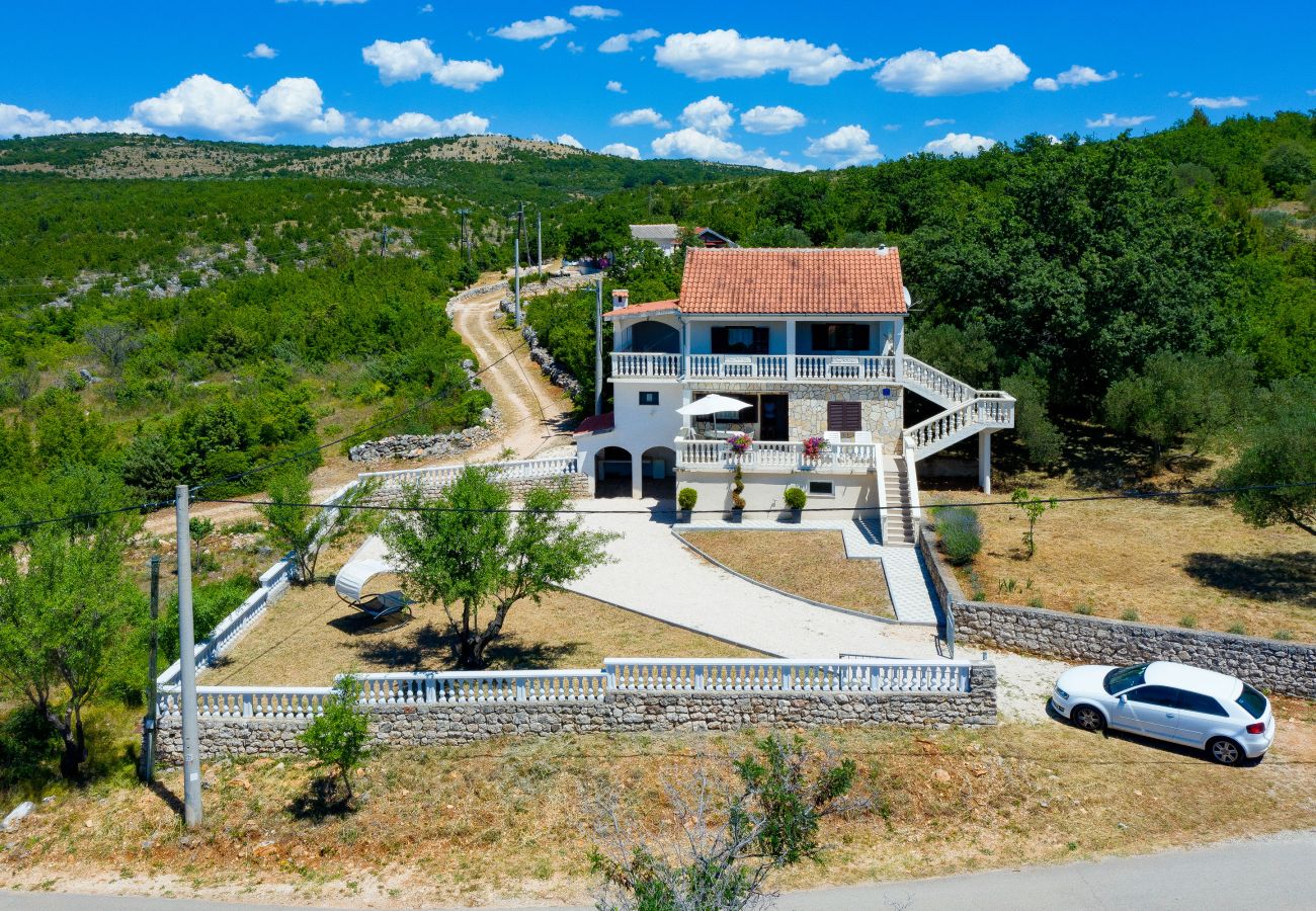 Ferienhaus in Kruševo - Antonija, Ruhiges Ferienhaus mit Meer & Bergblick