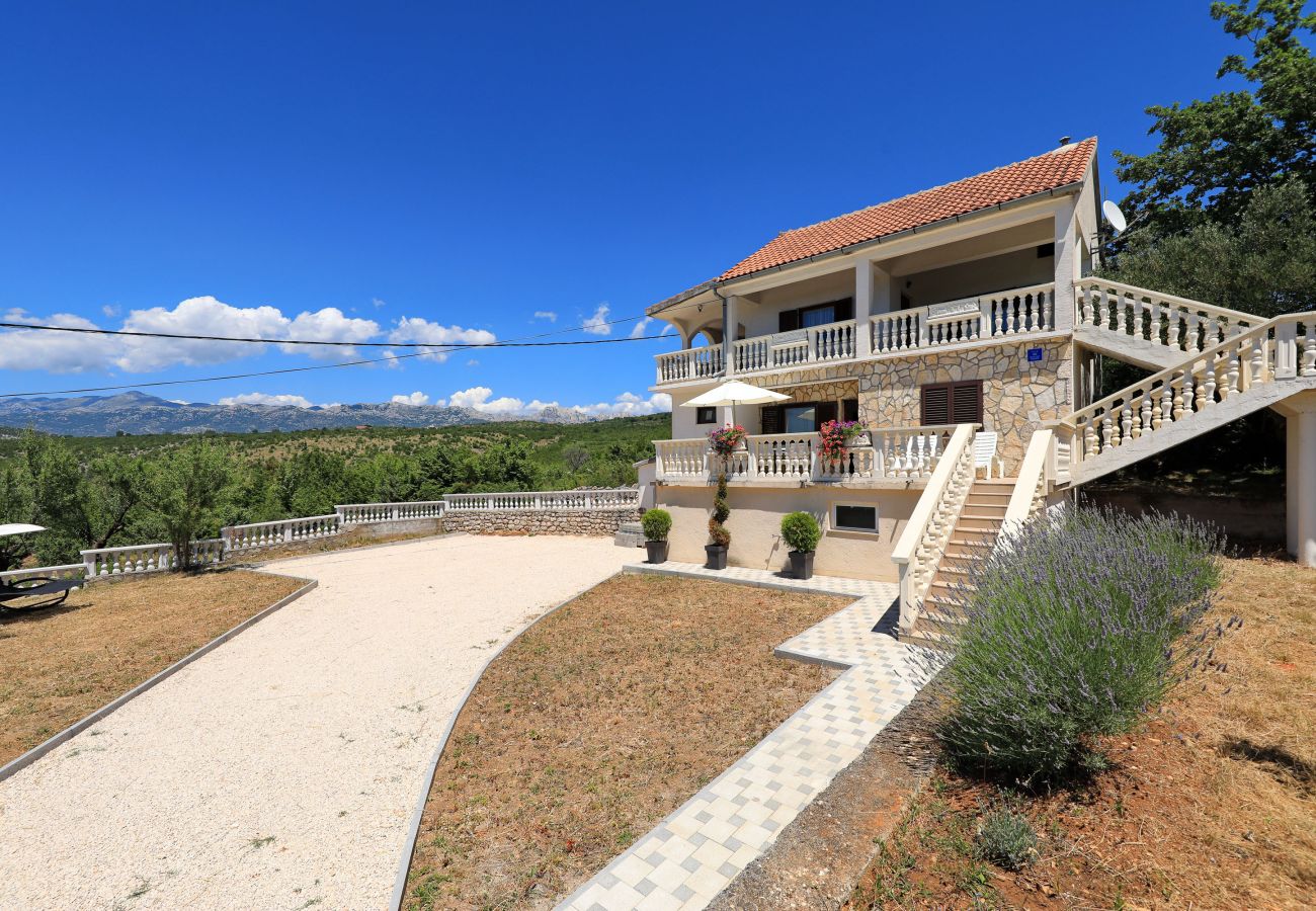 Ferienhaus in Kruševo - Antonija, Ruhiges Ferienhaus mit Meer & Bergblick
