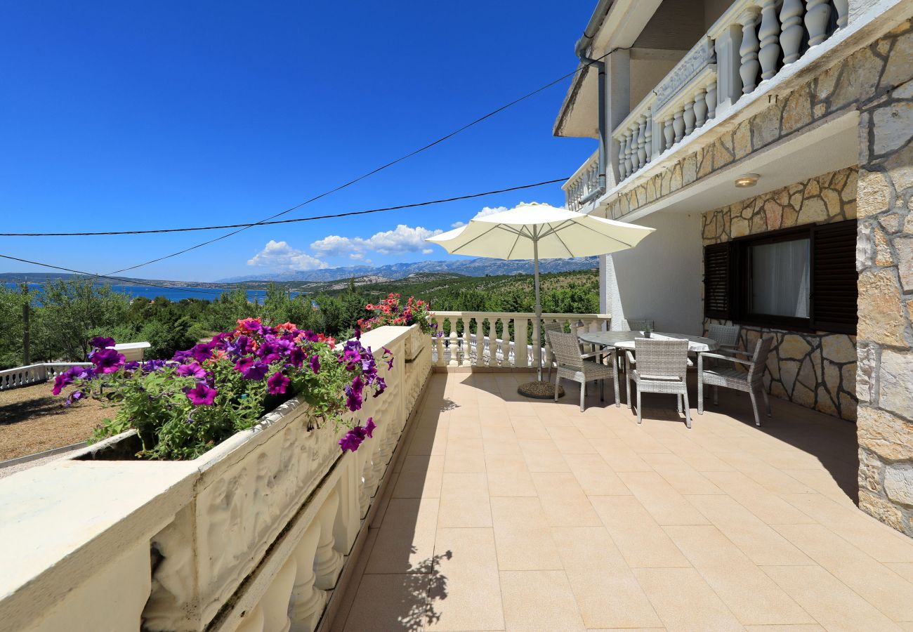 Ferienhaus in Kruševo - Antonija, Ruhiges Ferienhaus mit Meer & Bergblick