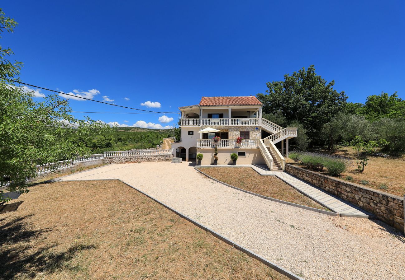 Ferienhaus in Kruševo - Antonija, Ruhiges Ferienhaus mit Meer & Bergblick