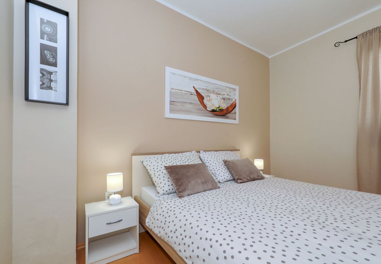 Ferienhaus in Kruševo - Antonija, Ruhiges Ferienhaus mit Meer & Bergblick