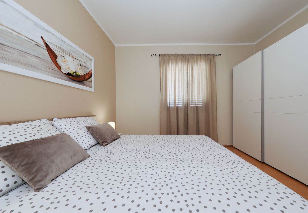 Ferienhaus in Kruševo - Antonija, Ruhiges Ferienhaus mit Meer & Bergblick