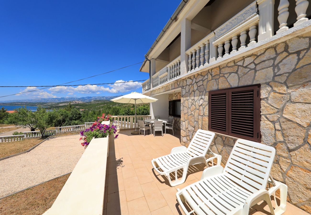 Ferienhaus in Kruševo - Antonija, Ruhiges Ferienhaus mit Meer & Bergblick