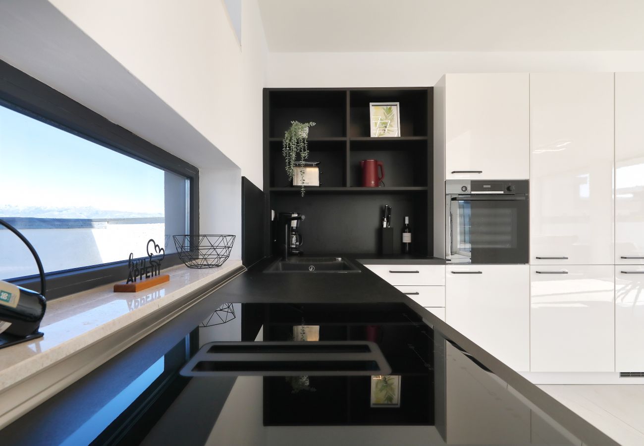 Villa in Zemunik Gornji - Astur, Moderne Villa mit Pool & Grillstation