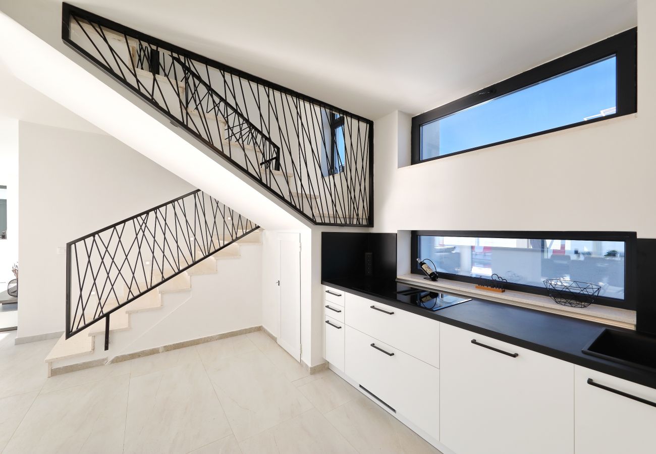 Villa in Zemunik Gornji - Astur, Moderne Villa mit Pool & Grillstation