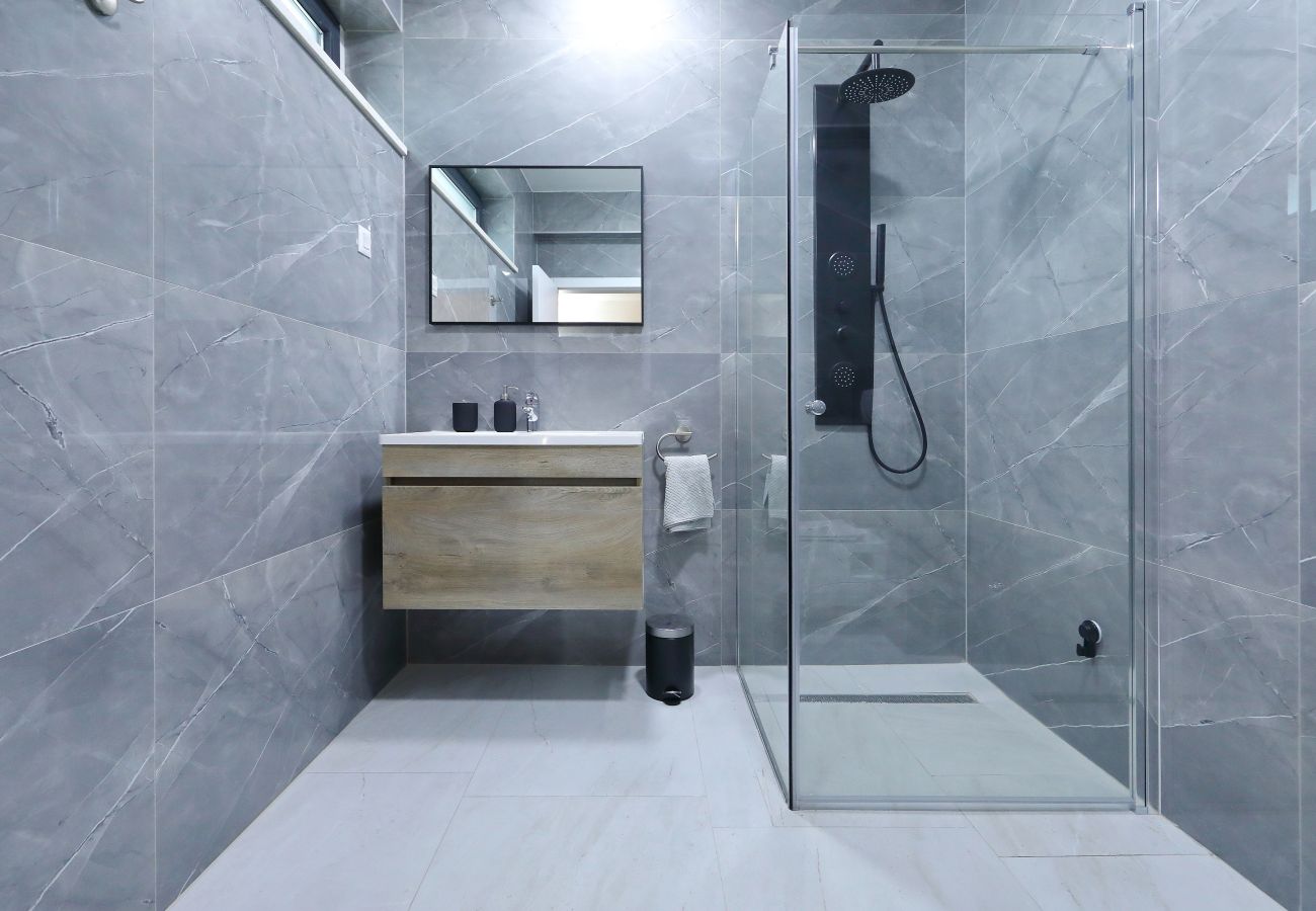 Villa in Zemunik Gornji - Astur, Moderne Villa mit Pool & Grillstation