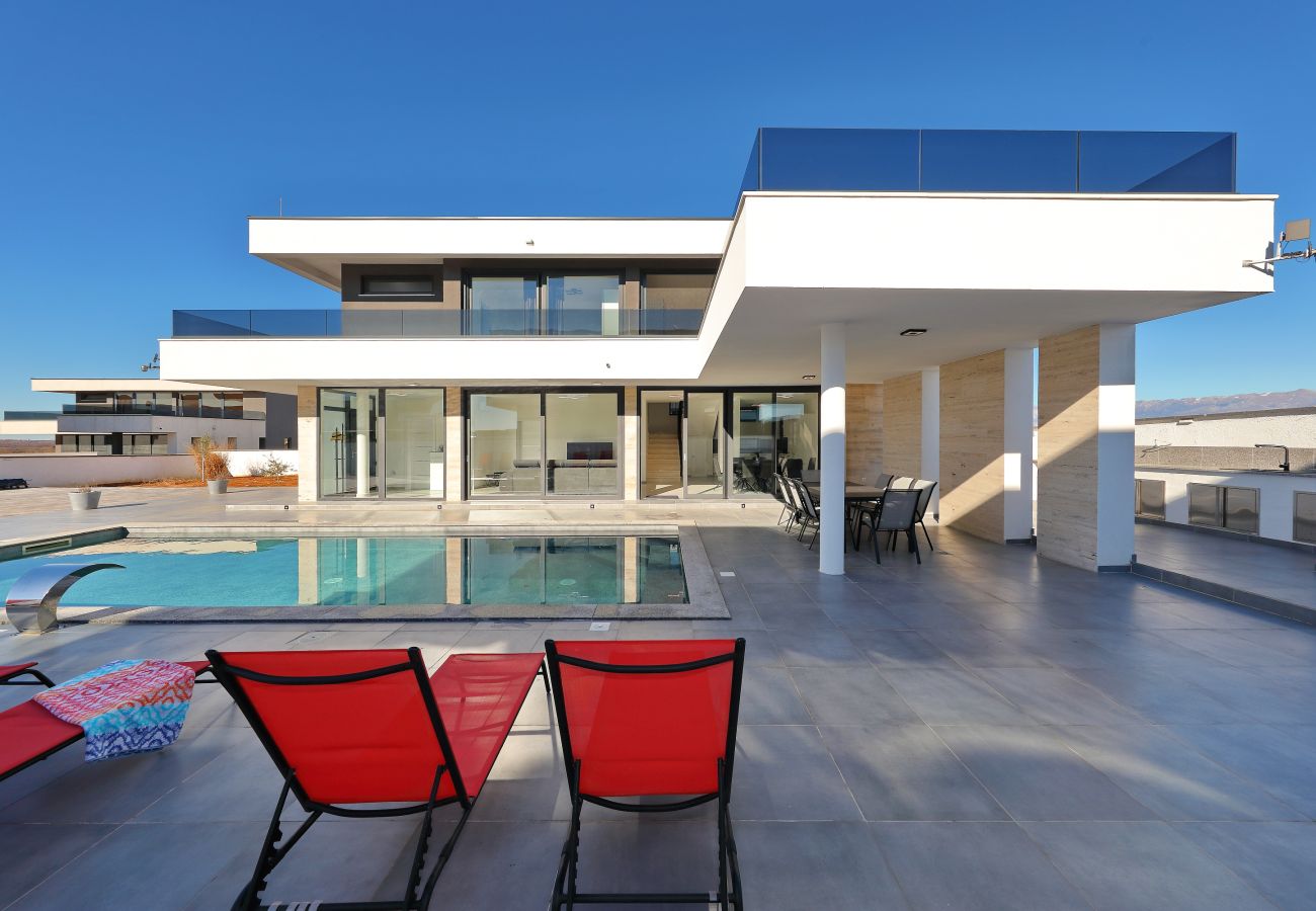 Villa in Zemunik Gornji - Astur, Moderne Villa mit Pool & Grillstation