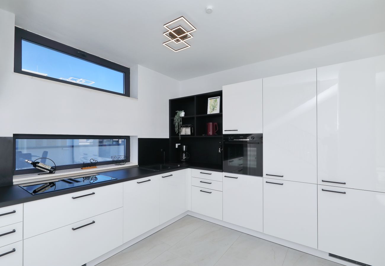 Villa in Zemunik Gornji - Astur, Moderne Villa mit Pool & Grillstation