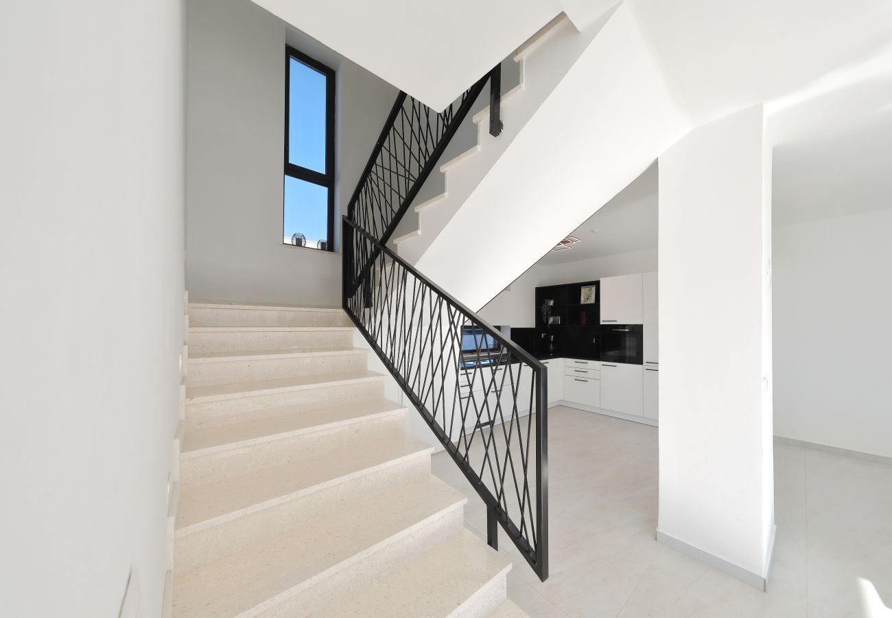 Villa in Zemunik Gornji - Astur, Moderne Villa mit Pool & Grillstation