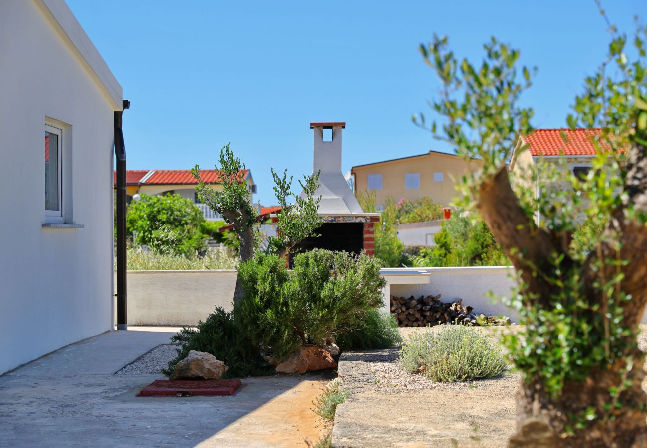 Ferienhaus in Vir -  Malo Fali 