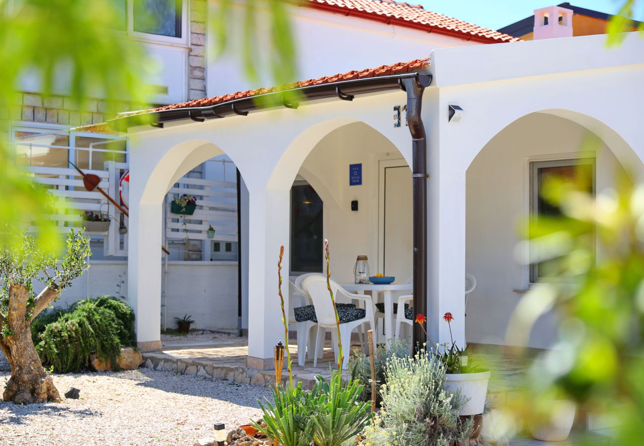 Ferienhaus in Vir -  Malo Fali 