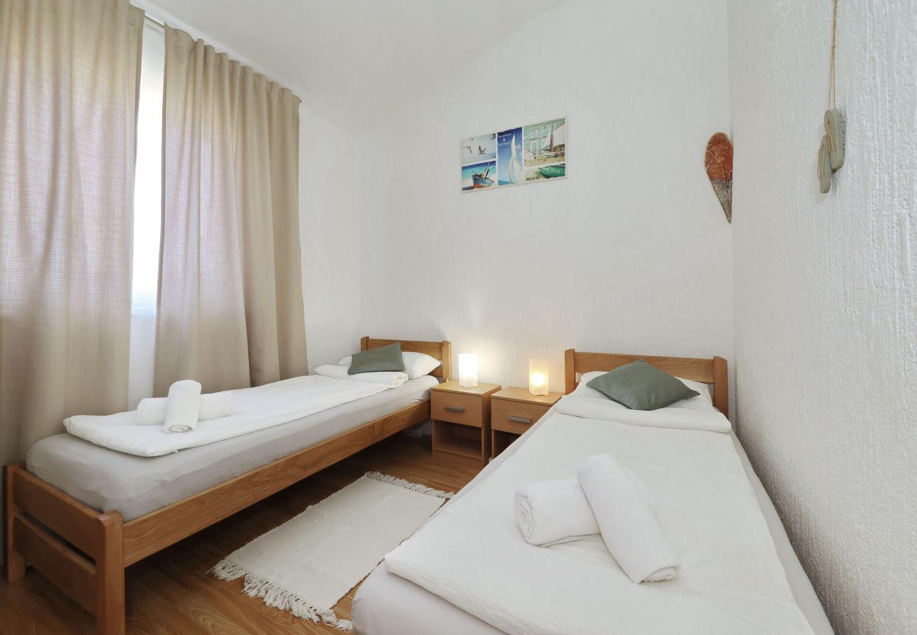 Ferienhaus in Vir -  Malo Fali 