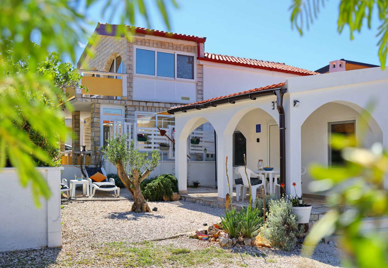 Ferienhaus in Vir -  Malo Fali 