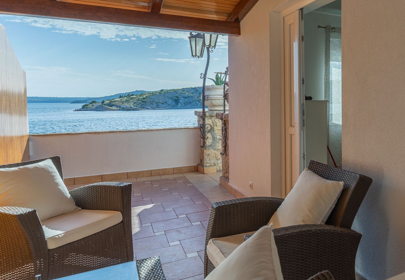 Ferienwohnung in Maslenica - Sidro, Schöne Ferienwohnung mit Meerblick,