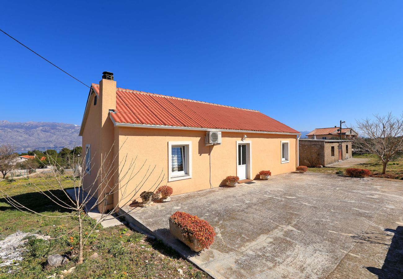 Ferienhaus in Ražanac - Rudic, Ferienhaus mit großem Garten, Meer &