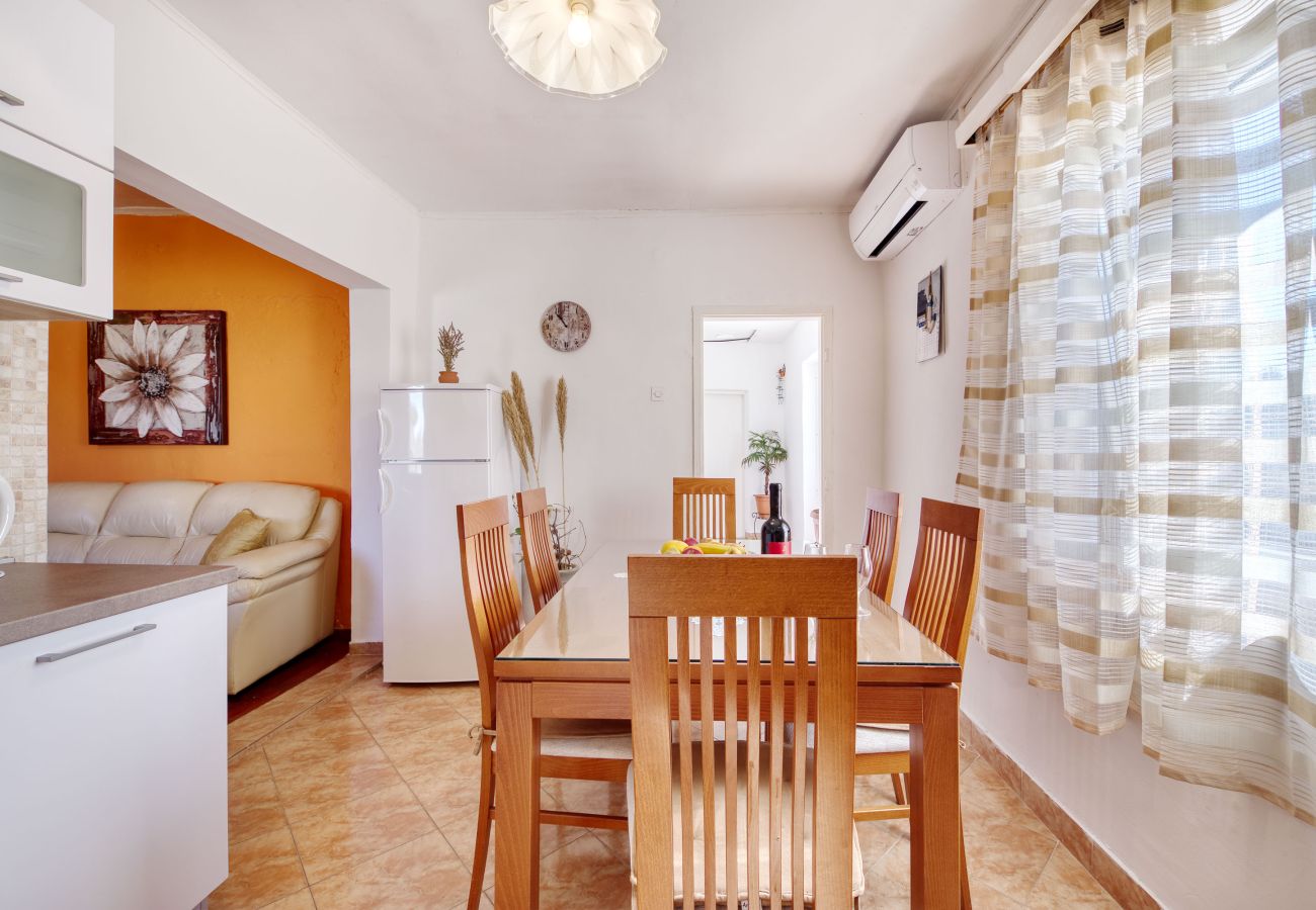 Ferienhaus in Ražanac - Rudic, Ferienhaus mit großem Garten, Meer &