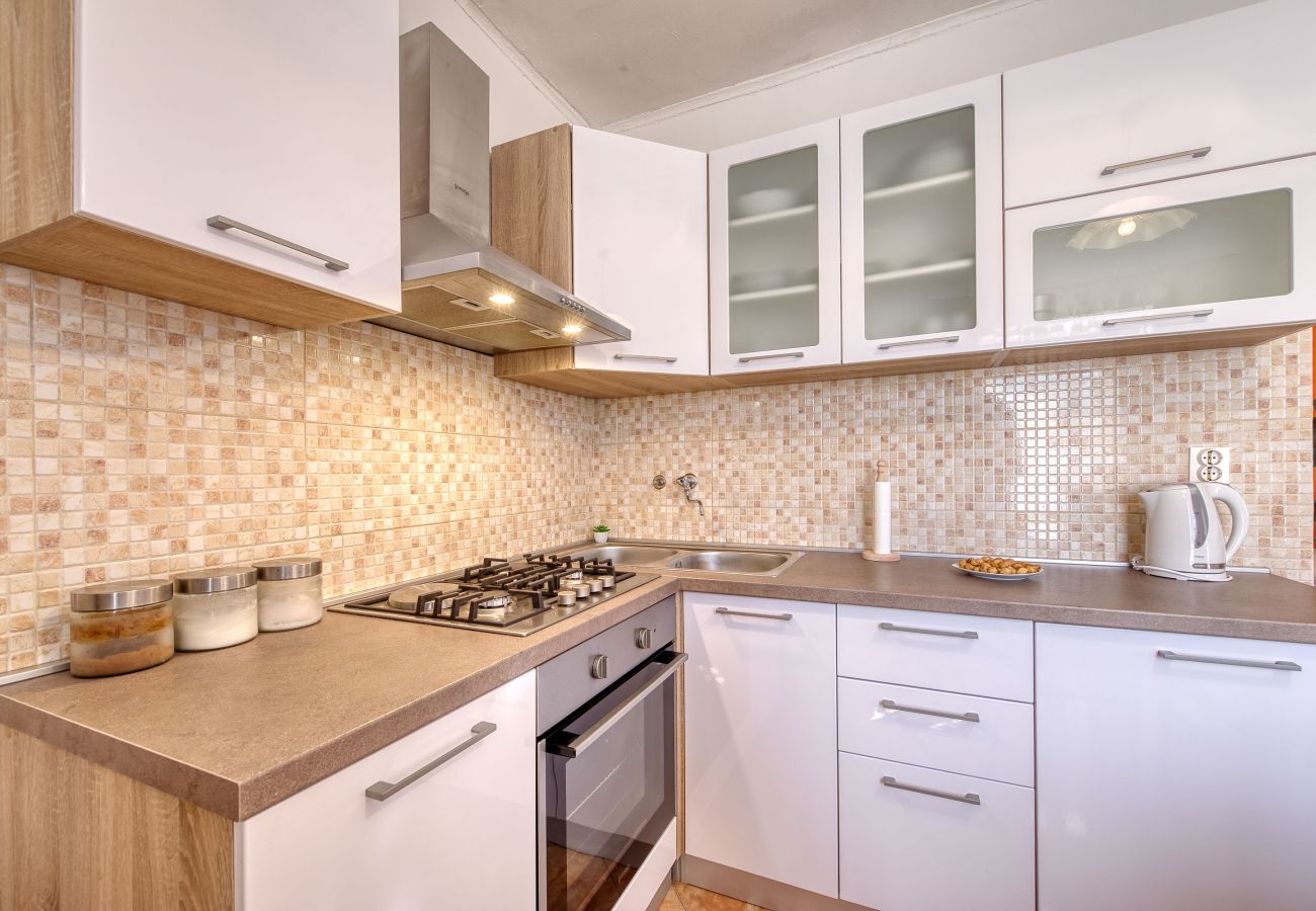 Ferienhaus in Ražanac - Rudic, Ferienhaus mit großem Garten, Meer &