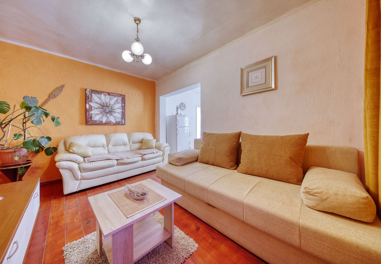 Ferienhaus in Ražanac - Rudic, Ferienhaus mit großem Garten, Meer &