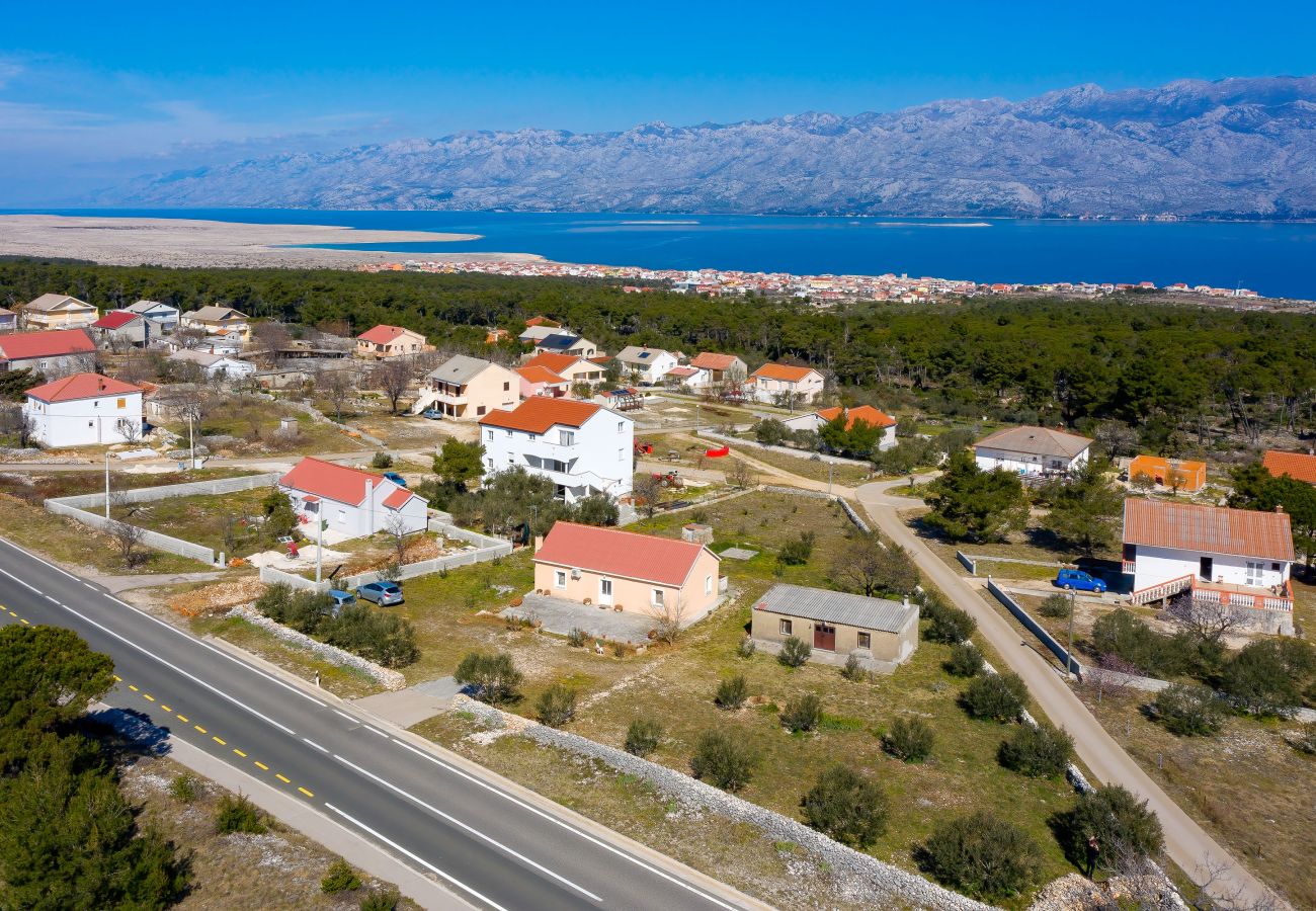 Ferienhaus in Ražanac - Rudic, Ferienhaus mit großem Garten, Meer &
