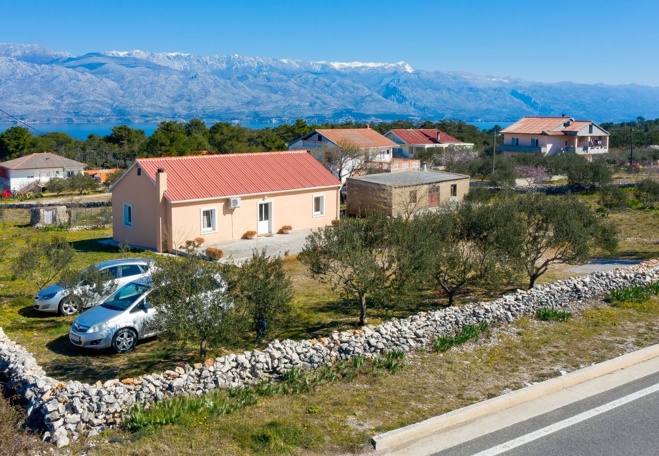 Ferienhaus in Ražanac - Rudic, Ferienhaus mit großem Garten, Meer &