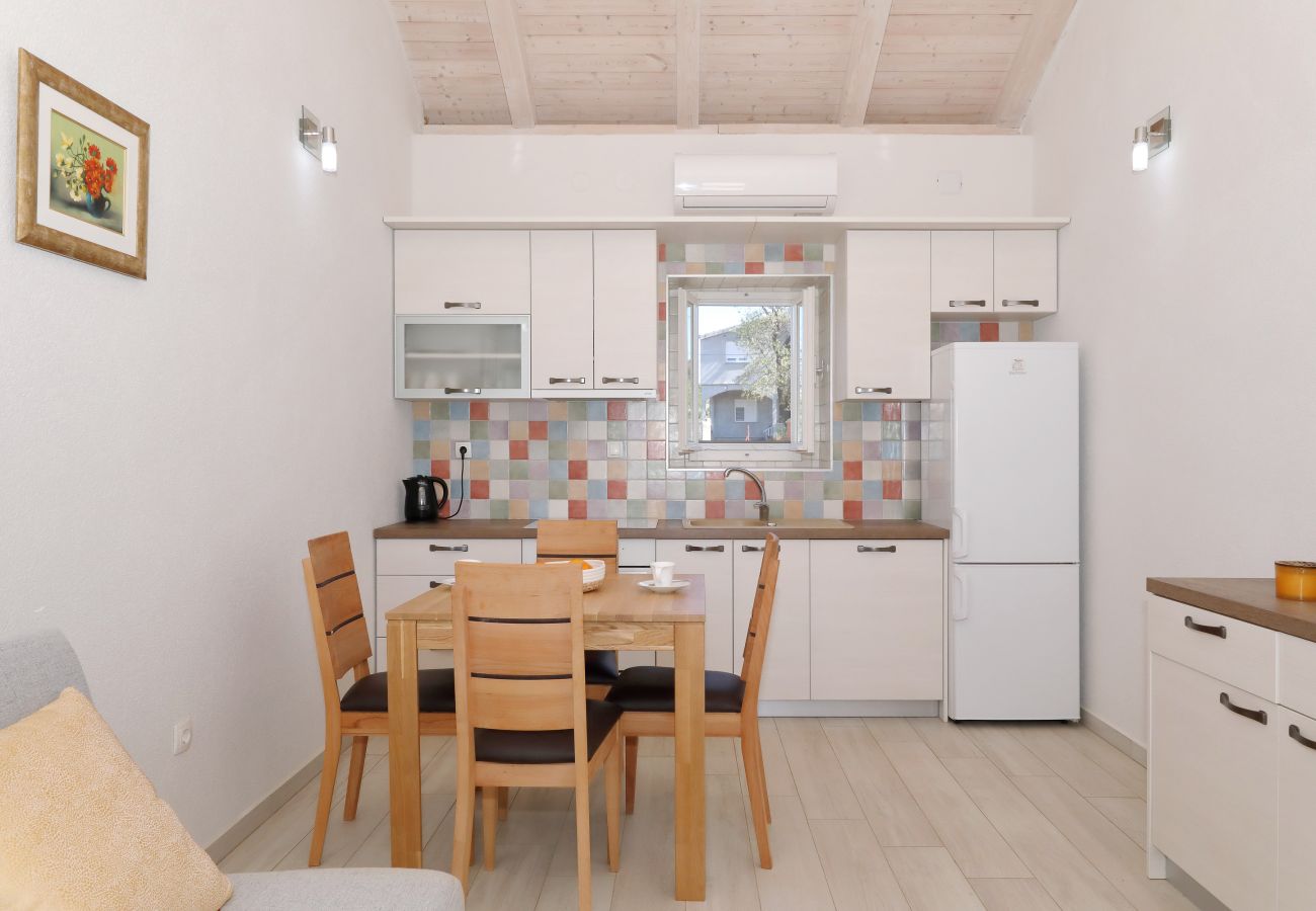 Ferienhaus in Debeljak - Ferienhaus Angelina mit Privatpool