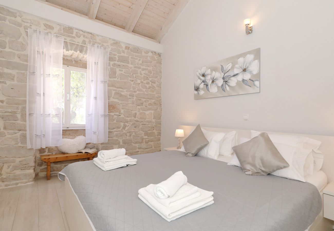 Ferienhaus in Debeljak - Ferienhaus Angelina mit Privatpool