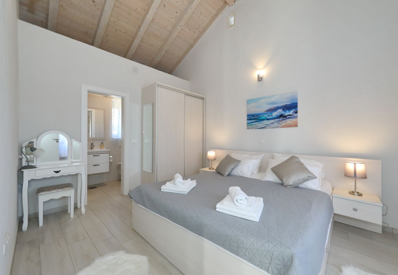 Ferienhaus in Debeljak - Ferienhaus Angelina mit Privatpool