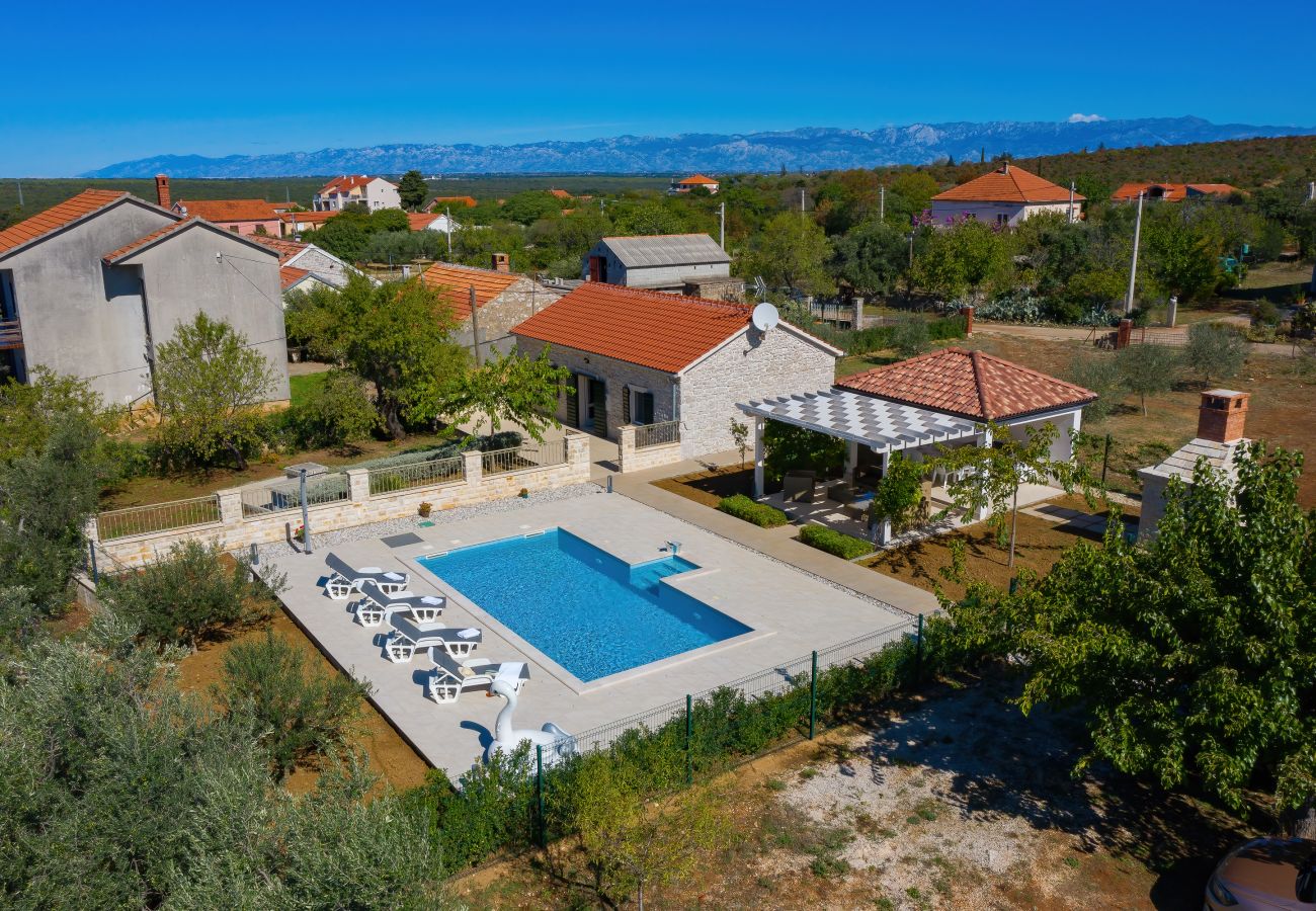 Ferienhaus in Debeljak - Ferienhaus Angelina mit Privatpool