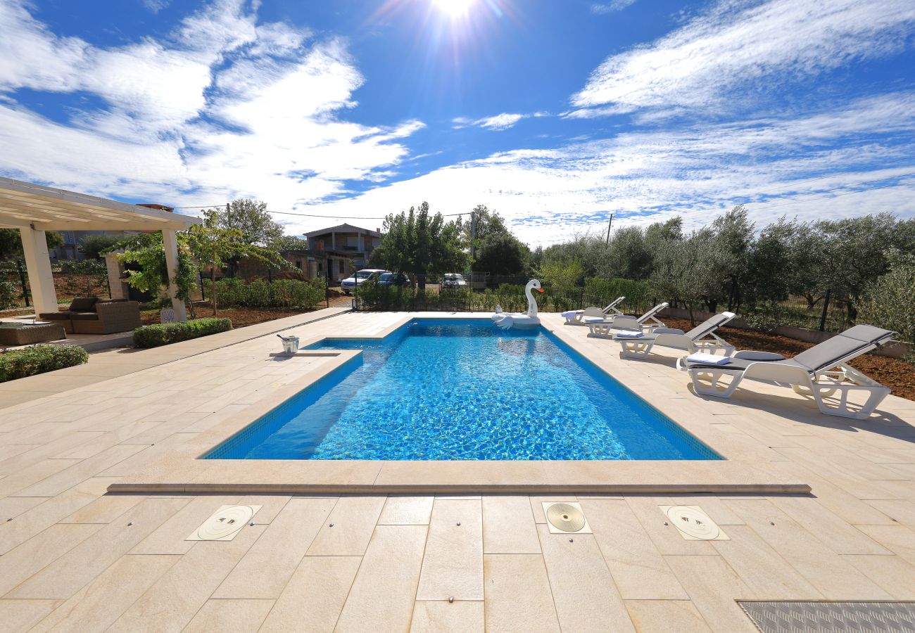 Ferienhaus in Debeljak - Ferienhaus Angelina mit Privatpool