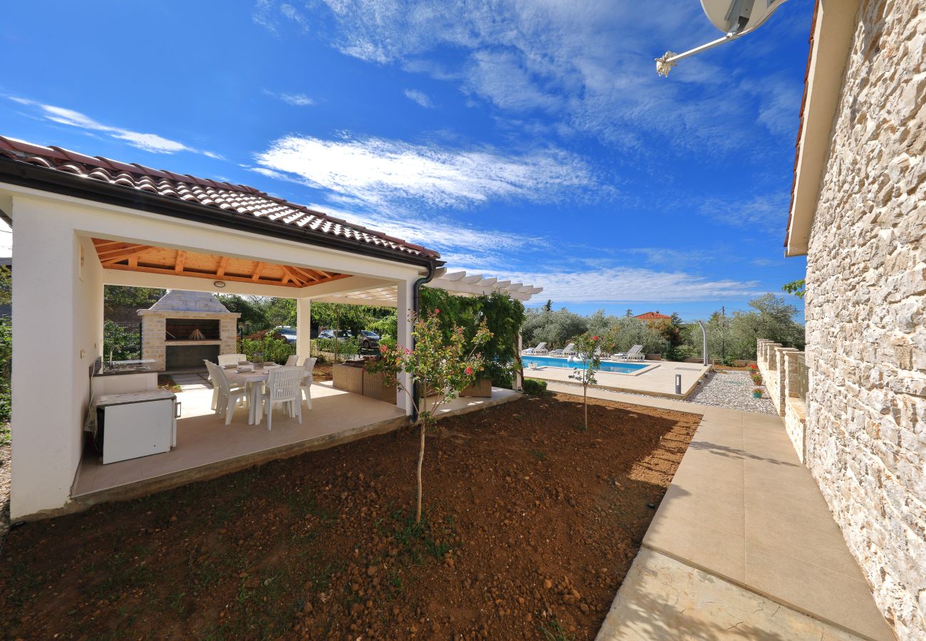 Ferienhaus in Debeljak - Ferienhaus Angelina mit Privatpool
